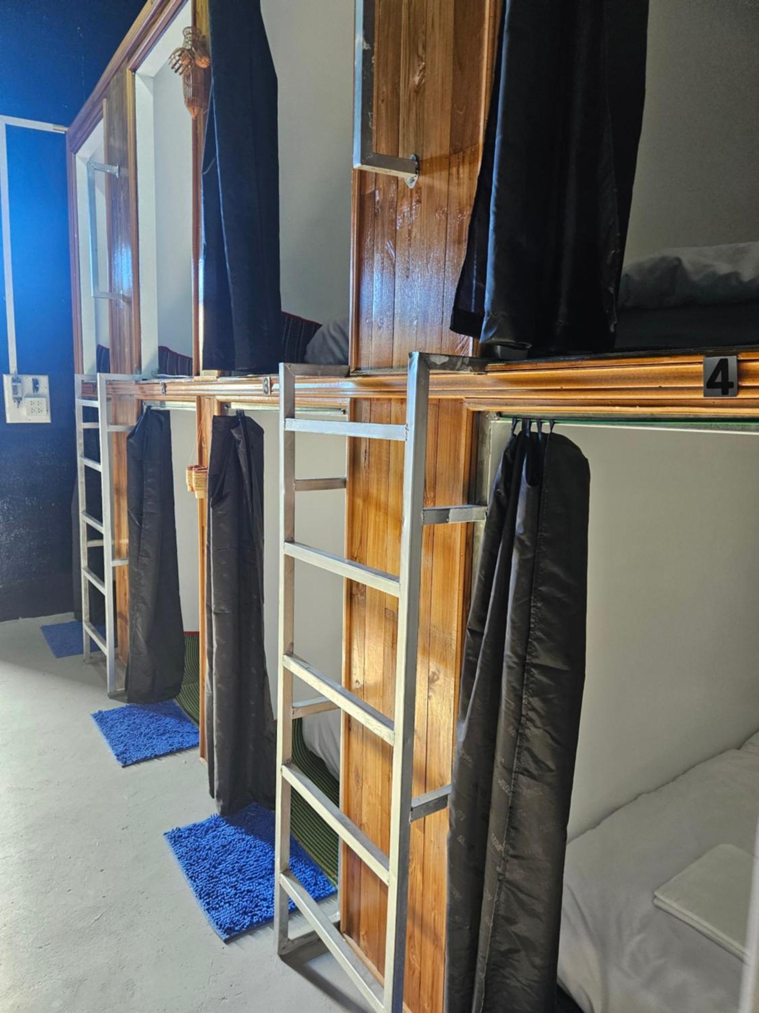 Kai Lions International Capsule Hostel 巴色 外观 照片